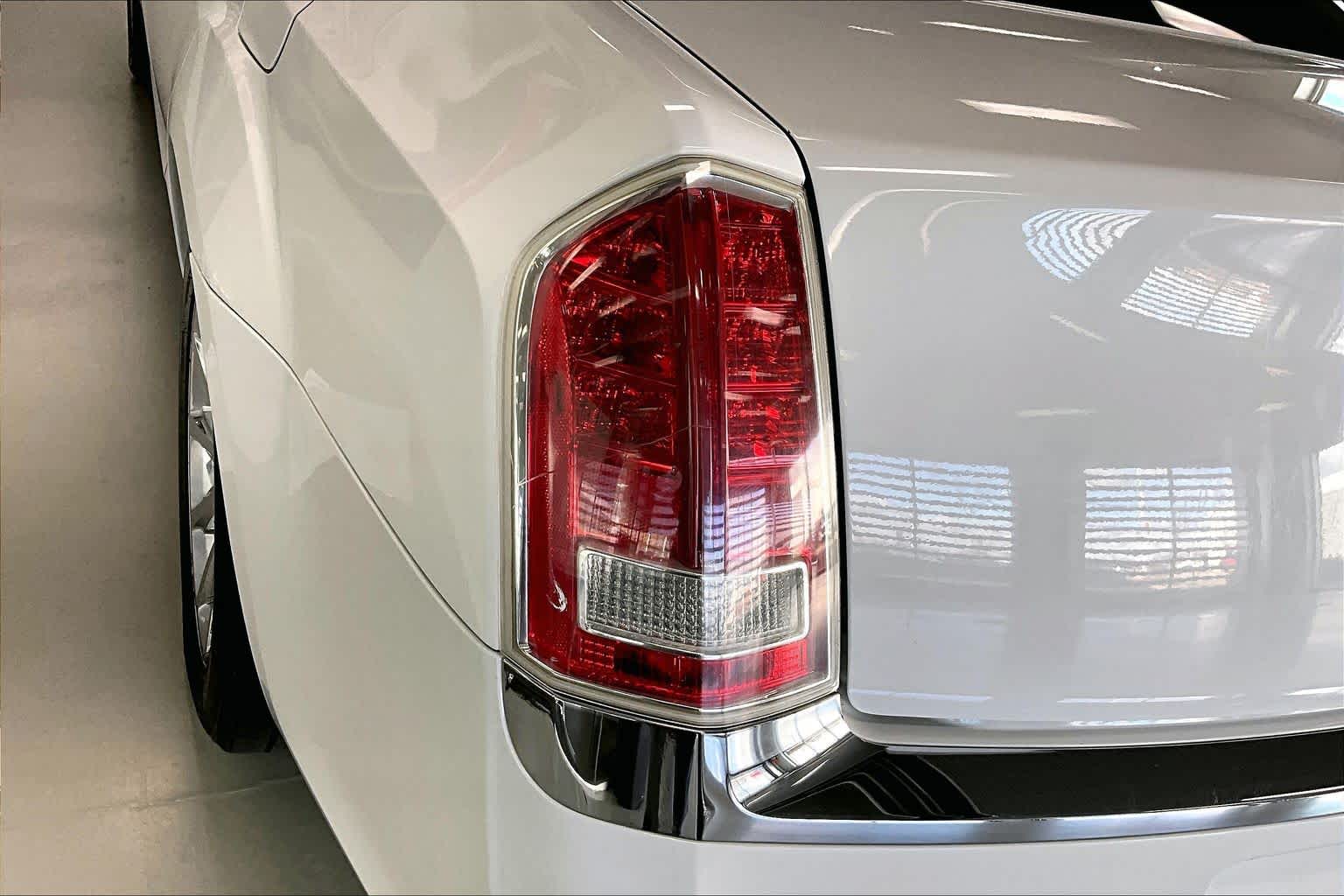 Thumbnail: 2011 Chrysler 300 - 30