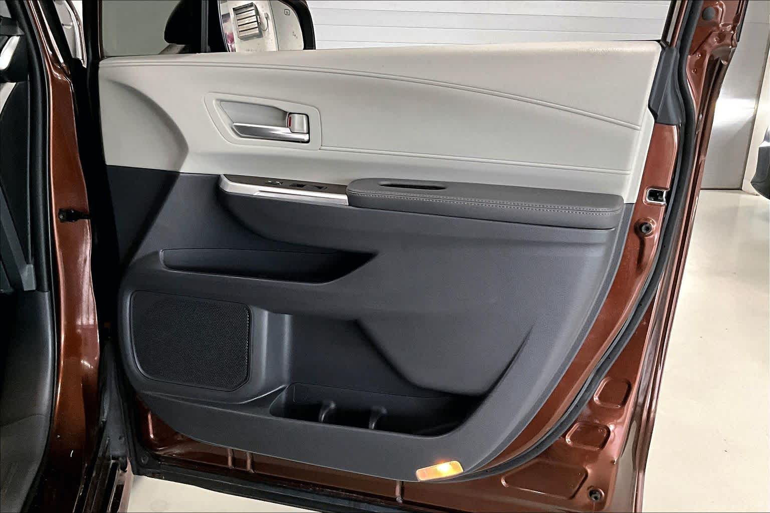 Thumbnail: 2022 Toyota Sienna - 26