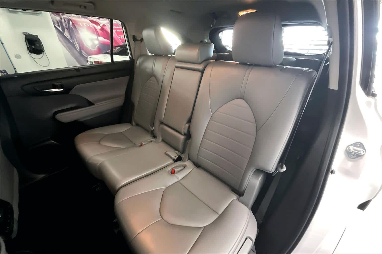 Thumbnail: 2022 Toyota Highlander - 27