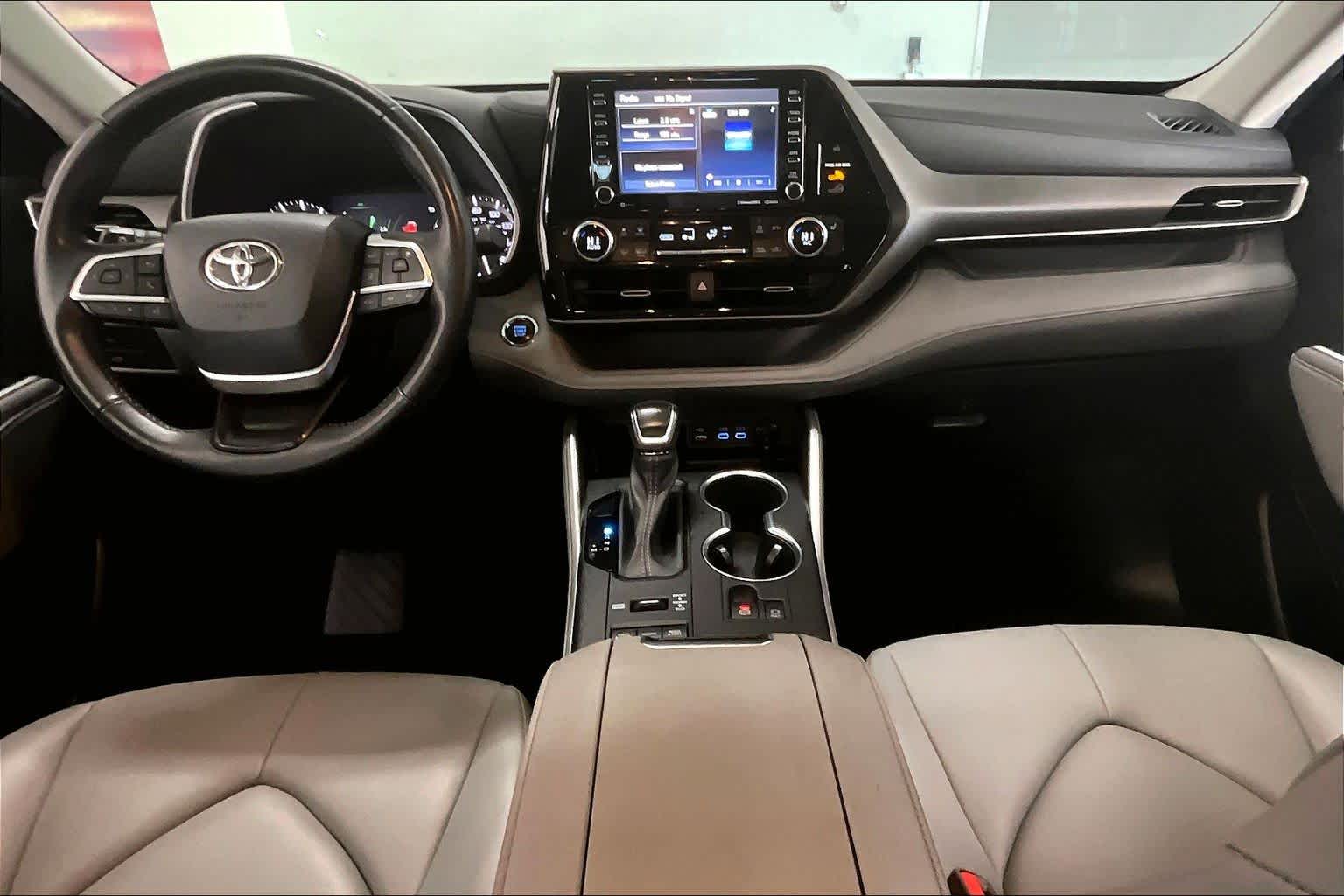 Thumbnail: 2022 Toyota Highlander - 9