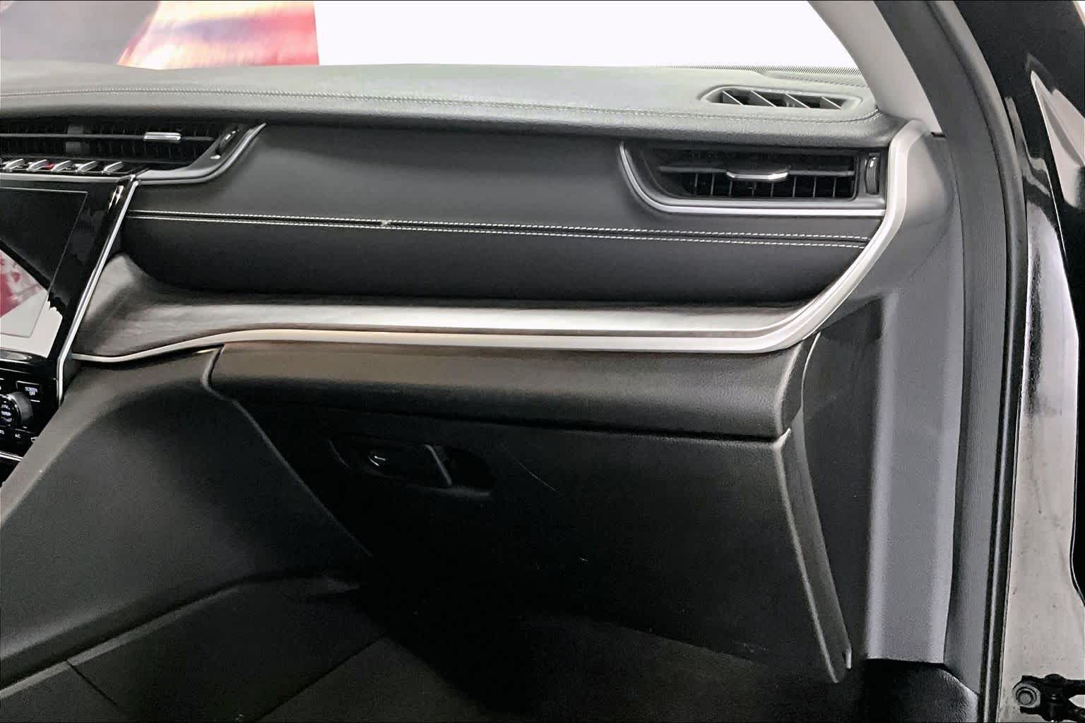 Thumbnail: 2022 Jeep Grand Cherokee - 19