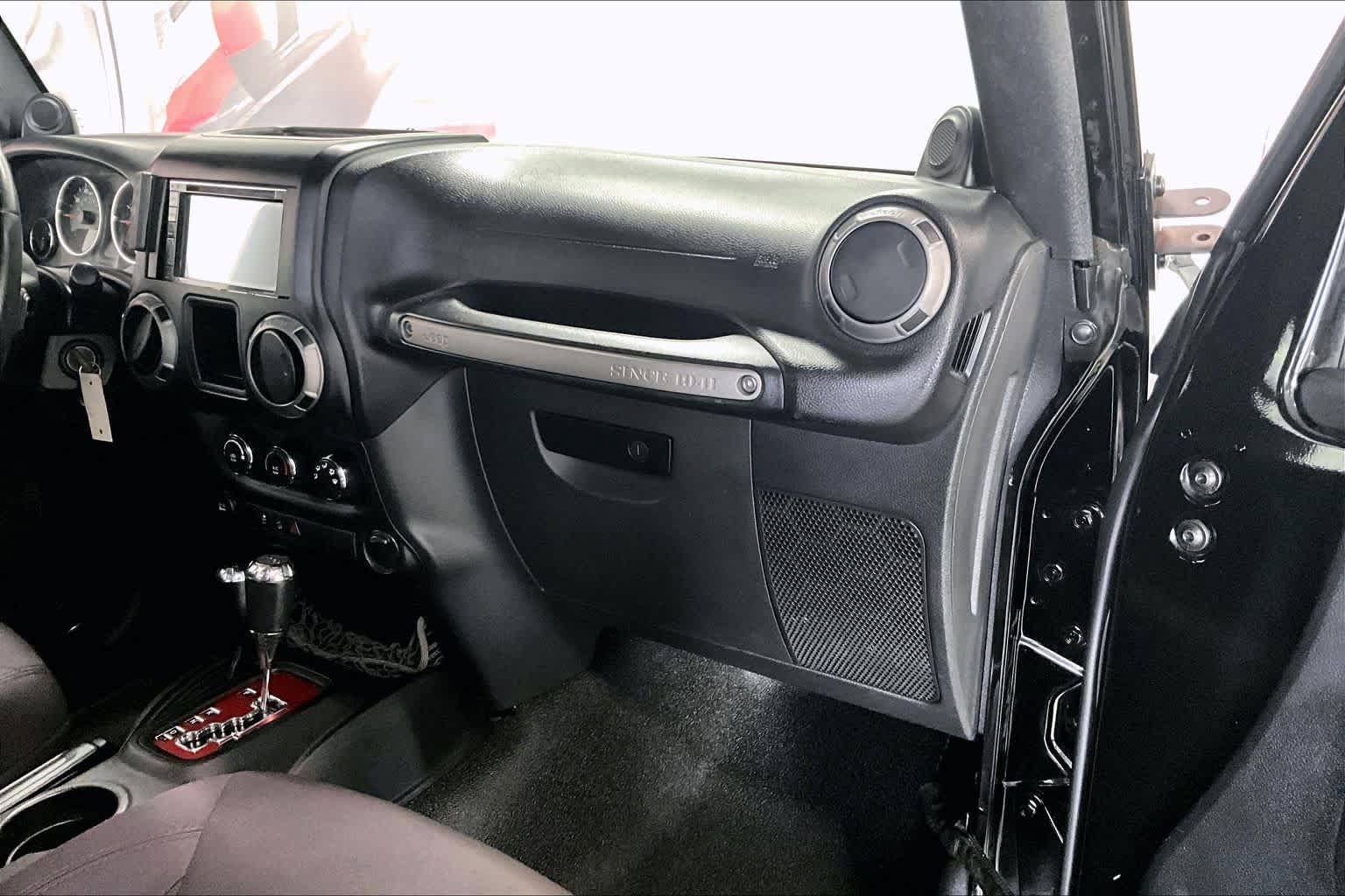 Thumbnail: 2014 Jeep Wrangler - 18