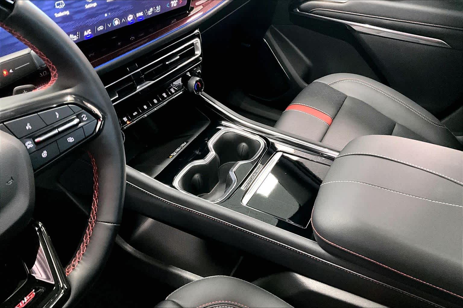 Thumbnail: 2024 Chevrolet Traverse - 14