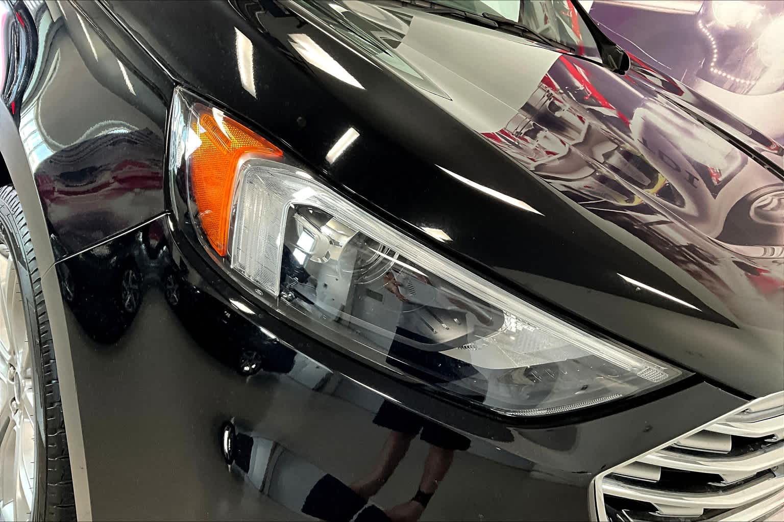 2022 Ford Edge Titanium 26