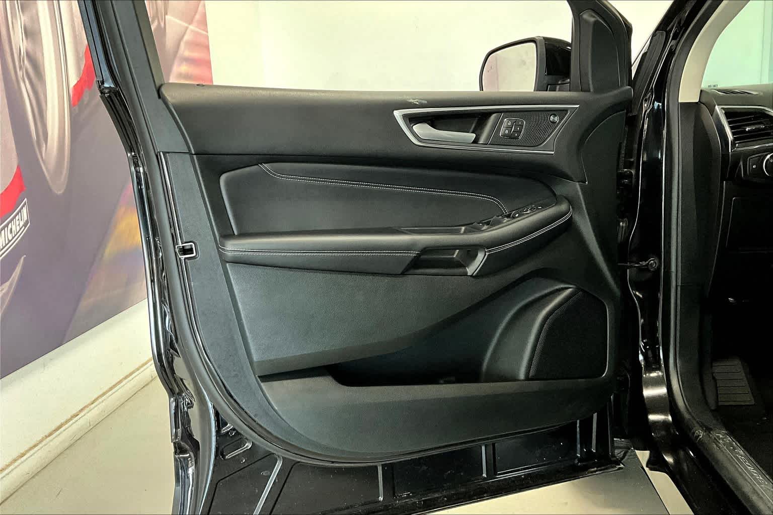 2022 Ford Edge Titanium 22