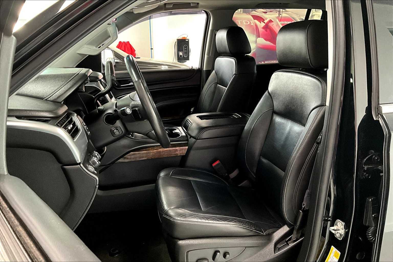 Thumbnail: 2016 Chevrolet Suburban - 10