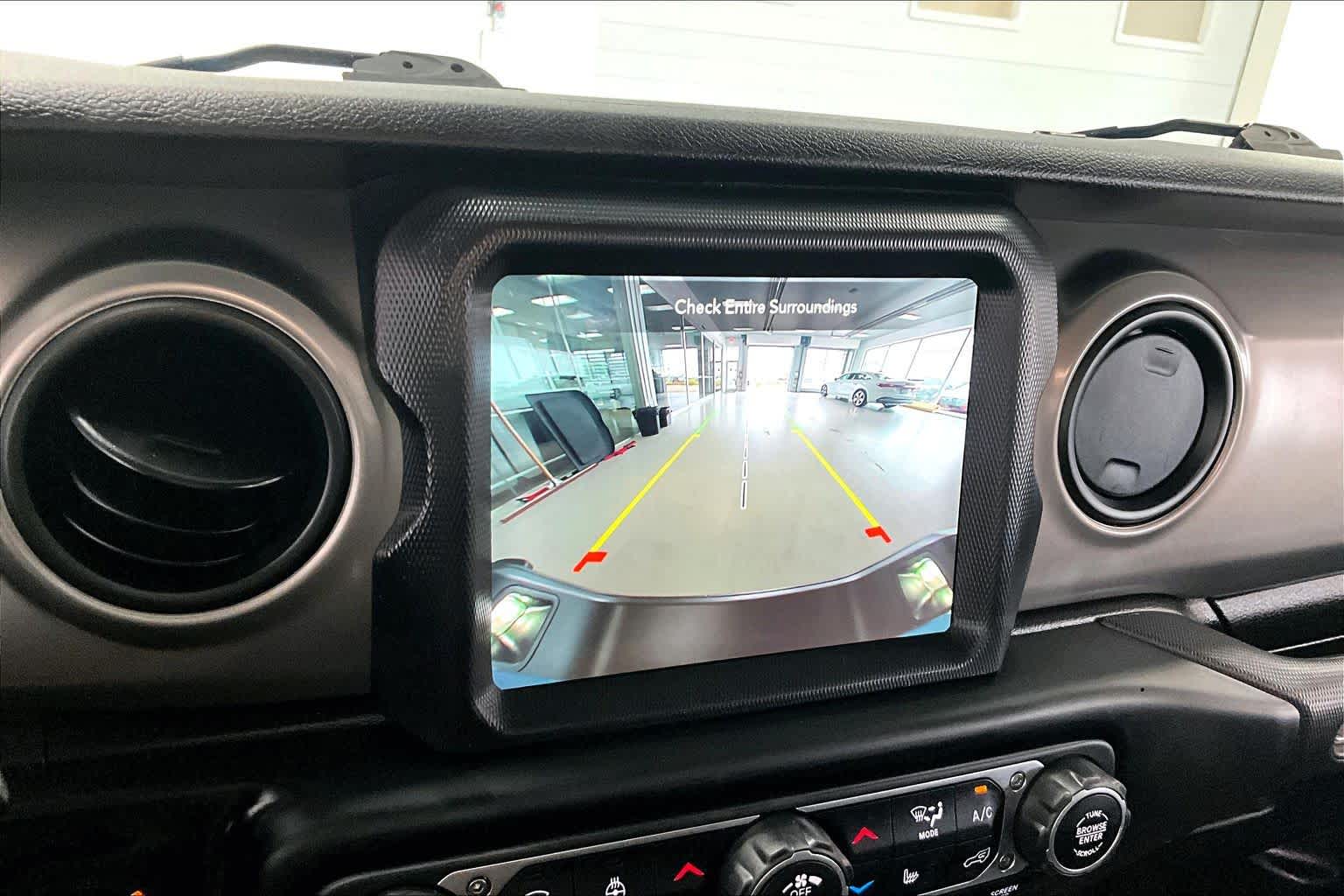 Thumbnail: 2021 Jeep Gladiator - 24