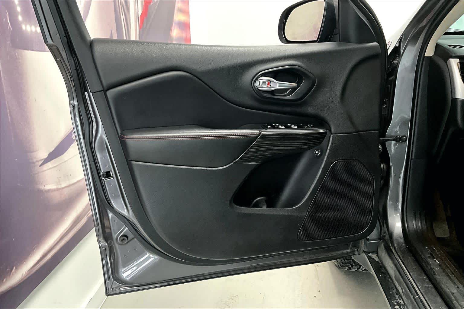 Thumbnail: 2014 Jeep Cherokee - 25