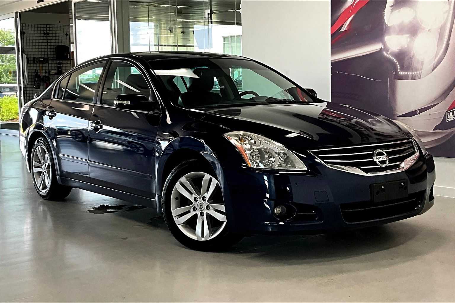 Thumbnail: 2010 Nissan Altima - 17