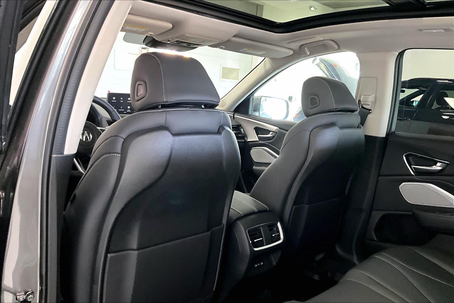Thumbnail: 2026 Acura RDX - 10