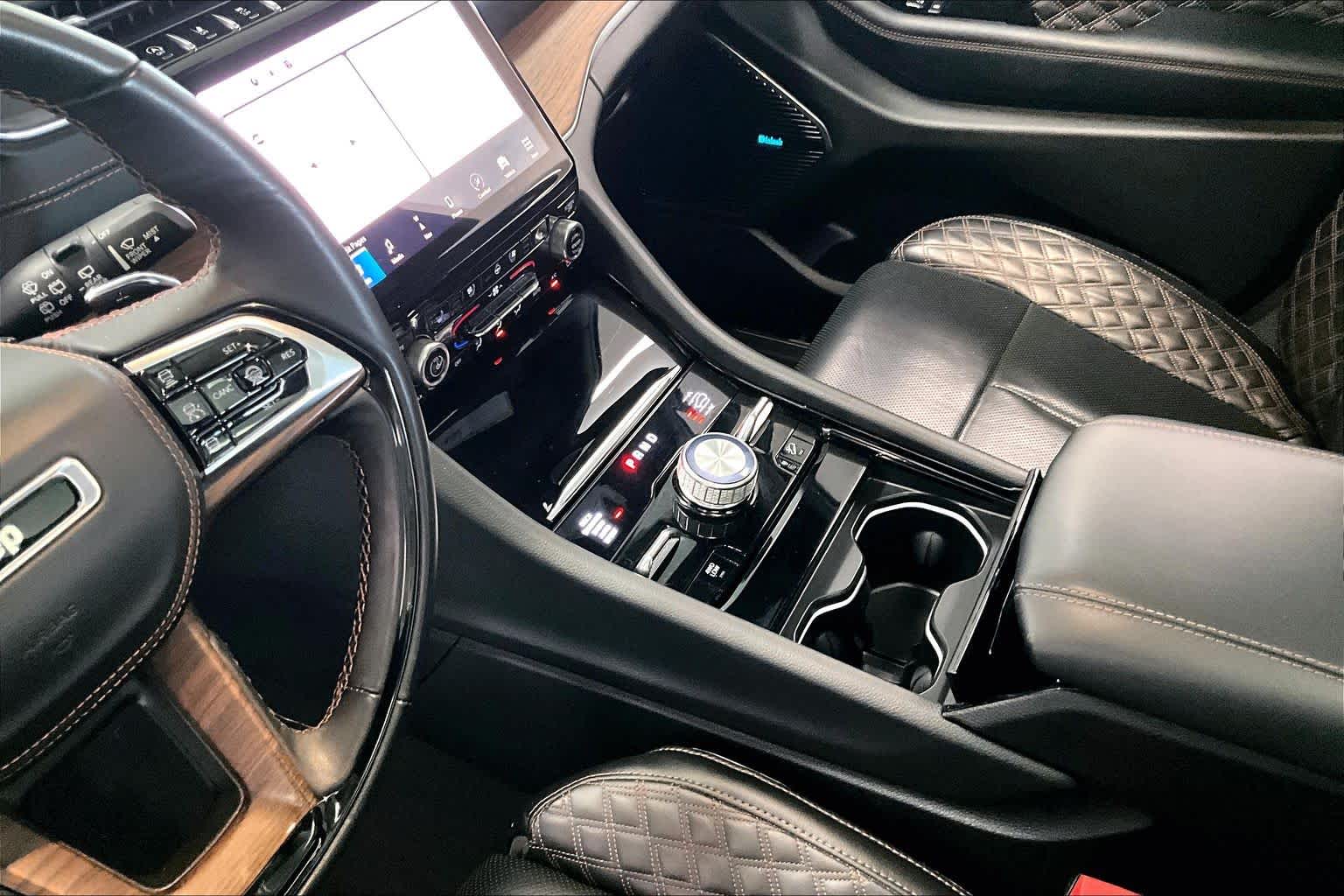 Thumbnail: 2022 Jeep Grand Cherokee - 14