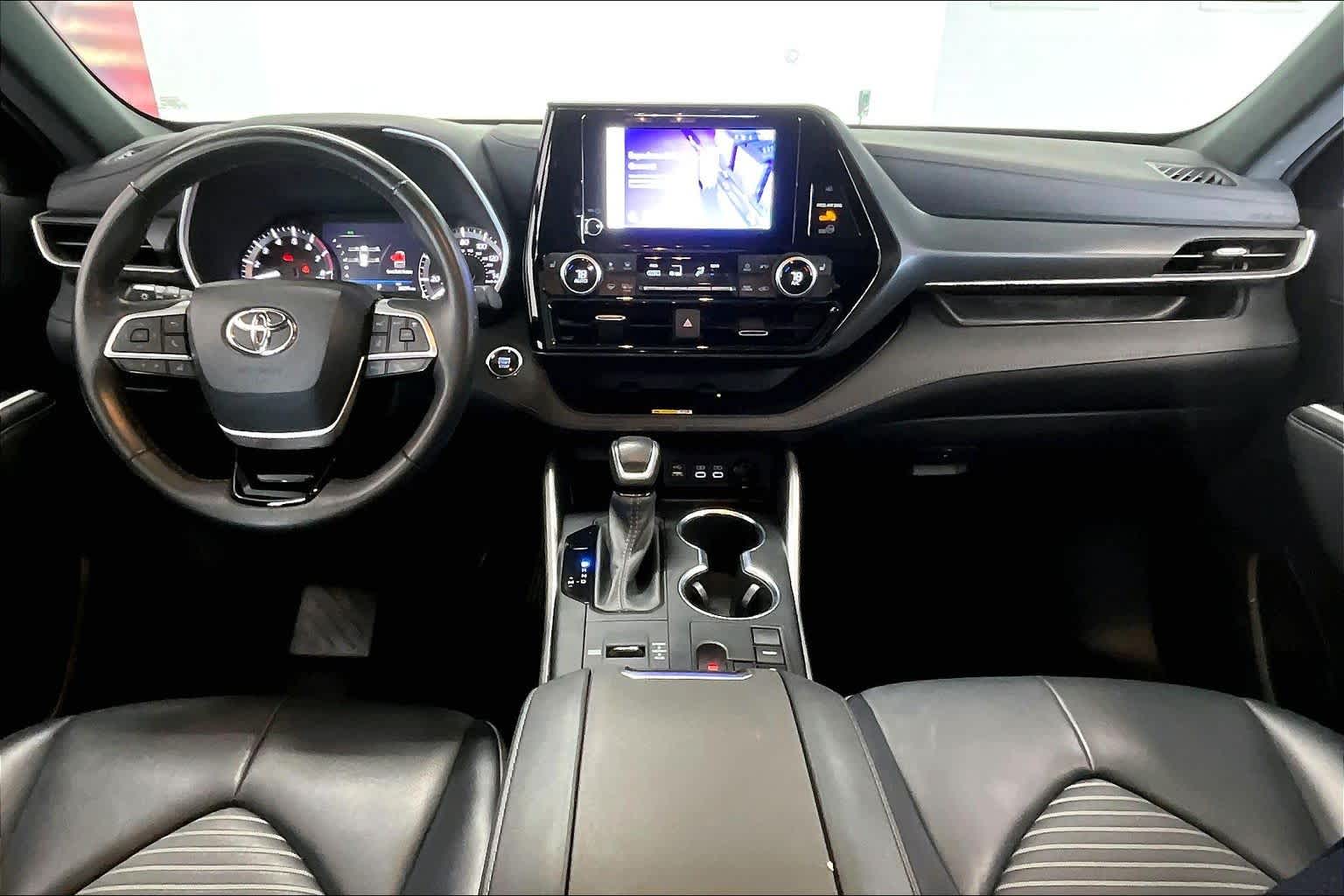 Thumbnail: 2023 Toyota Highlander - 8