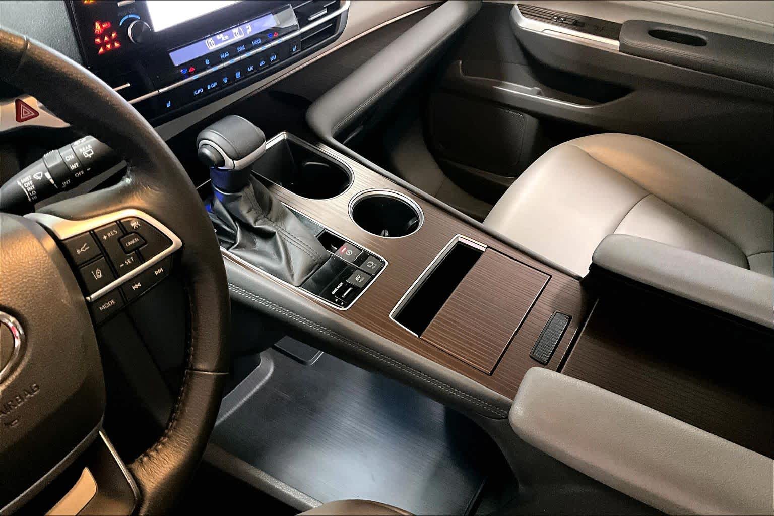 Thumbnail: 2022 Toyota Sienna - 15