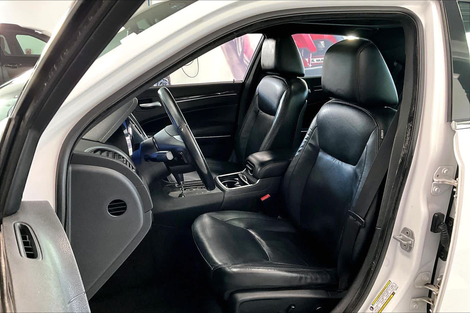 Thumbnail: 2011 Chrysler 300 - 10