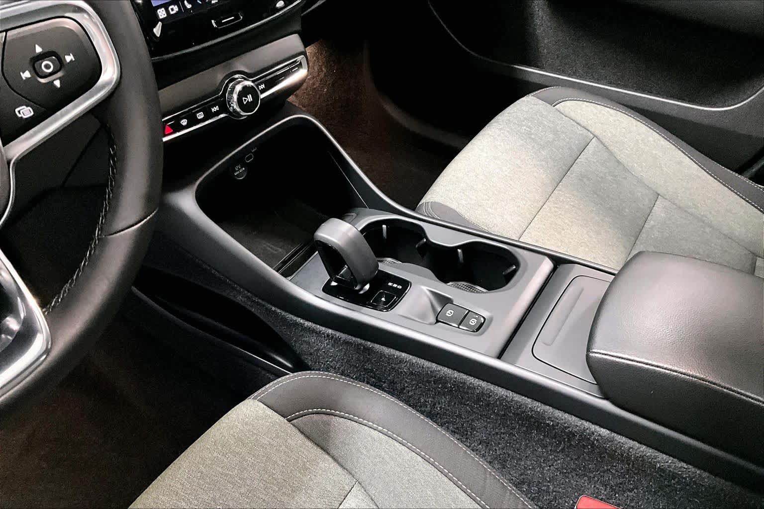 Thumbnail: 2024 Volvo XC40 - 15