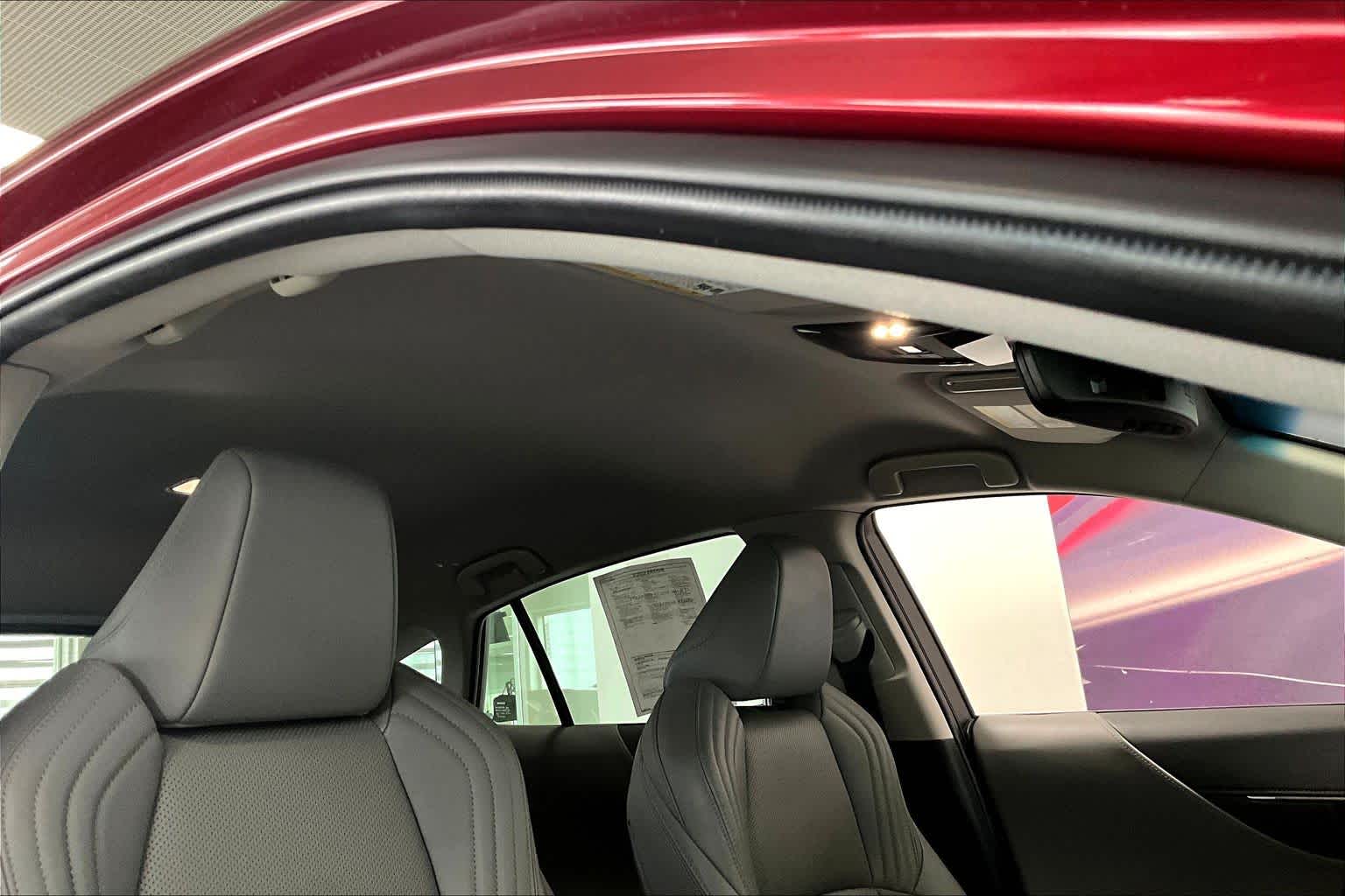 Thumbnail: 2021 Toyota Venza - 28