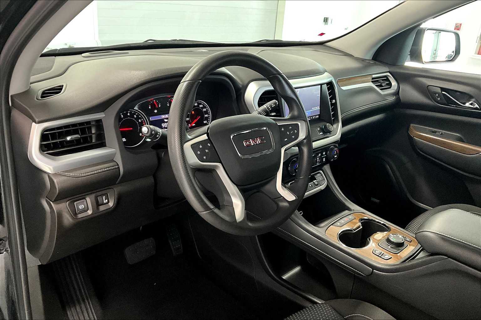 2023 Gmc Acadia SLE photo 2