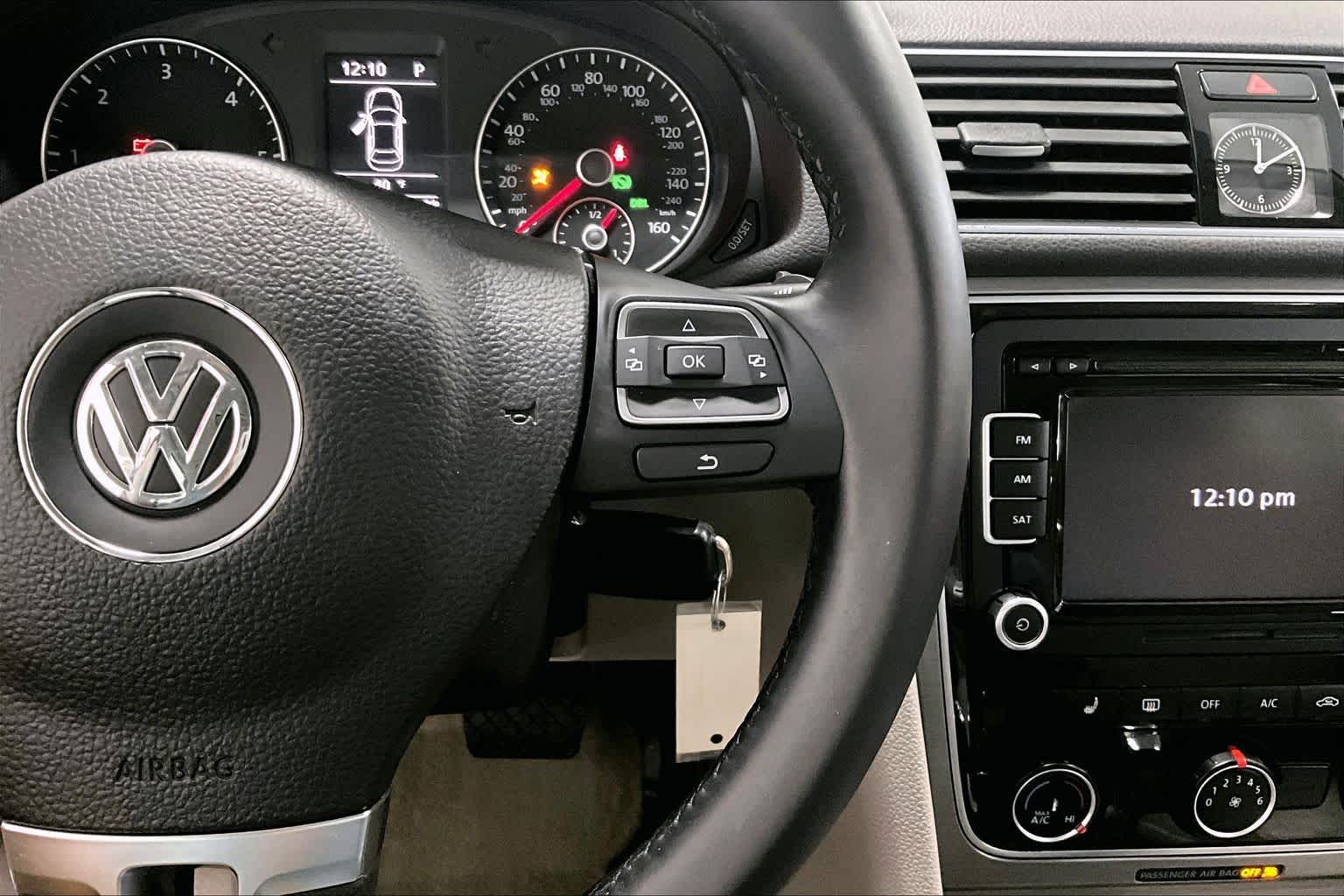 Thumbnail: 2014 Volkswagen Passat - 21