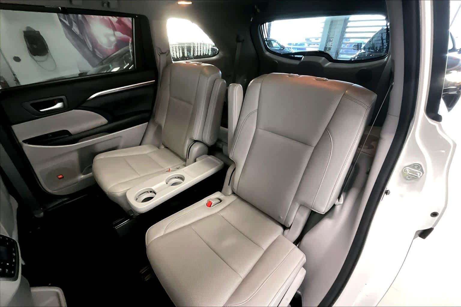 Thumbnail: 2015 Toyota Highlander - 26