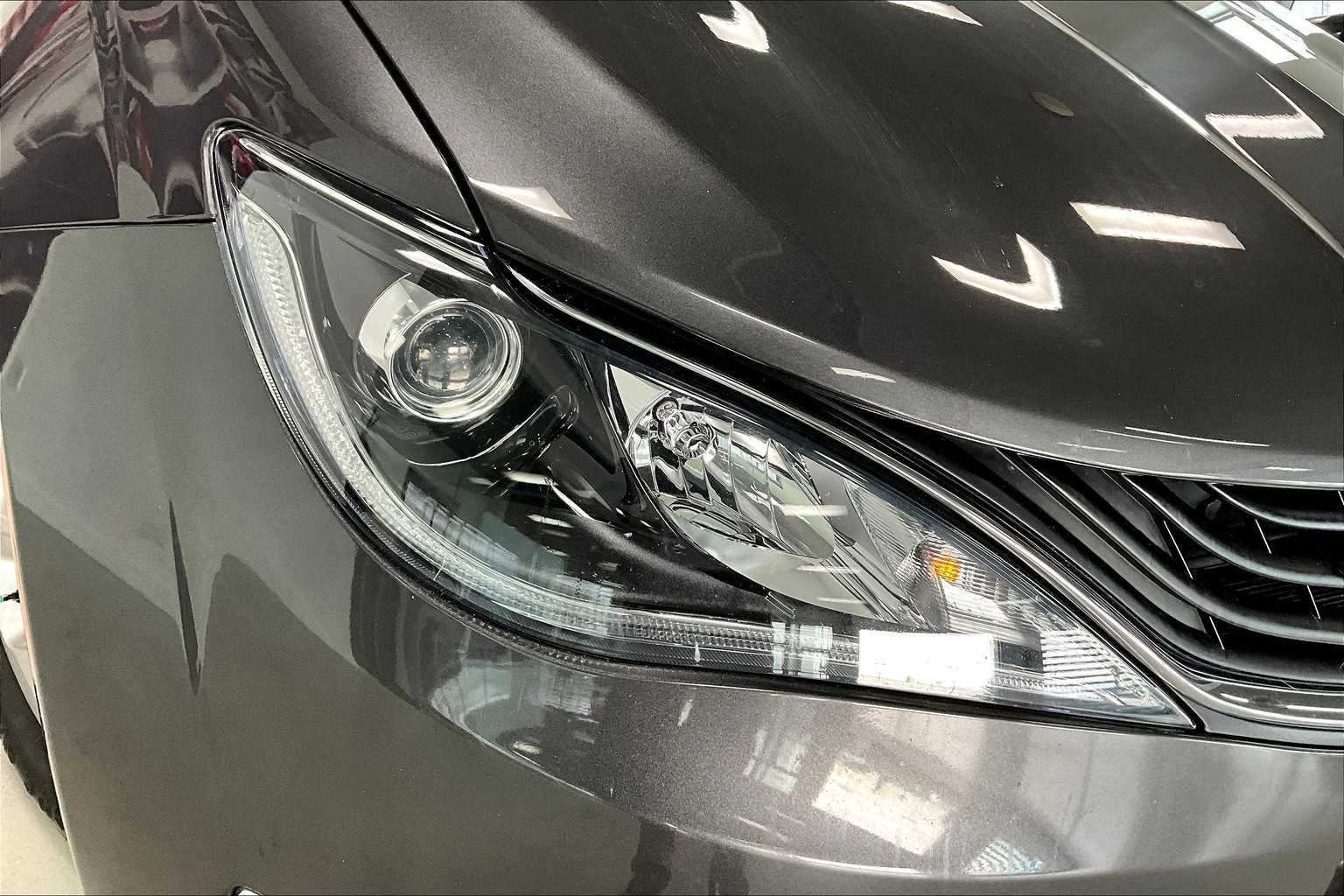 Thumbnail: 2018 Chrysler Pacifica - 29