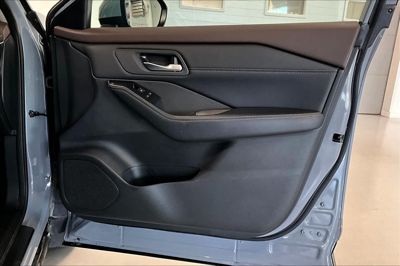 Thumbnail: 2023 Nissan Rogue - 26