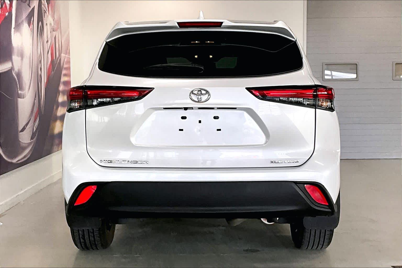 Thumbnail: 2022 Toyota Highlander - 5