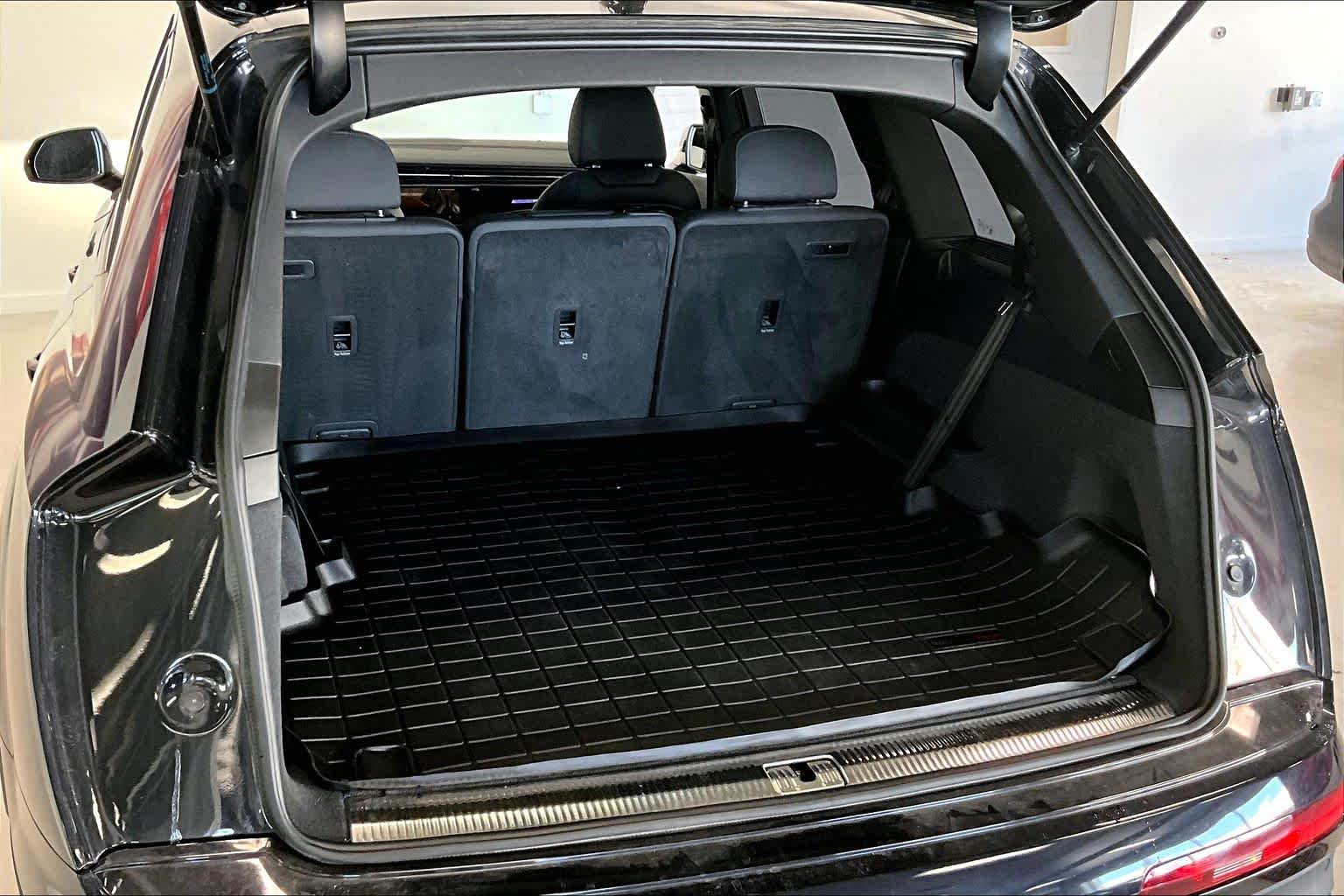 Thumbnail: 2021 Audi Q7 - 16