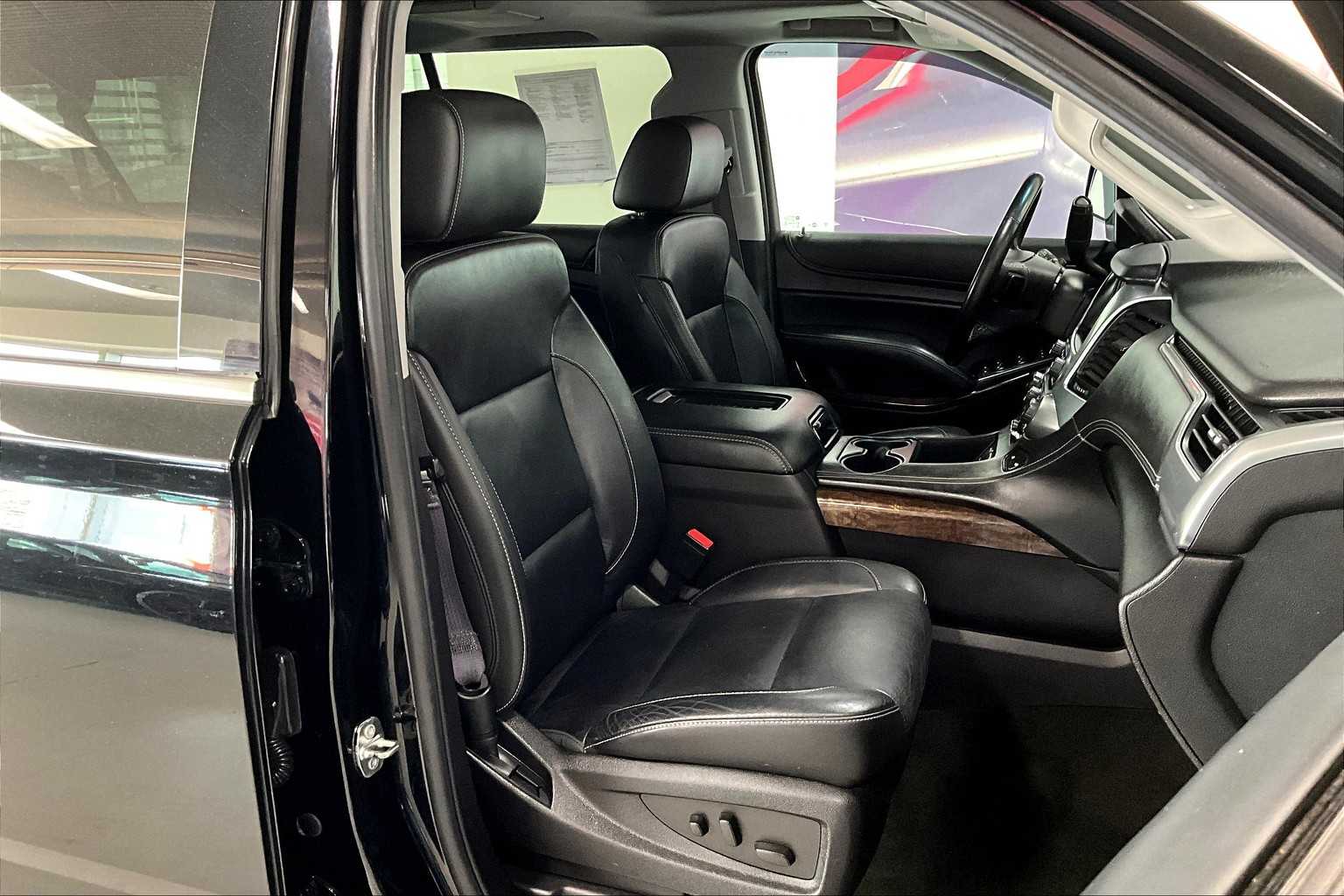 Thumbnail: 2016 Chevrolet Suburban - 12