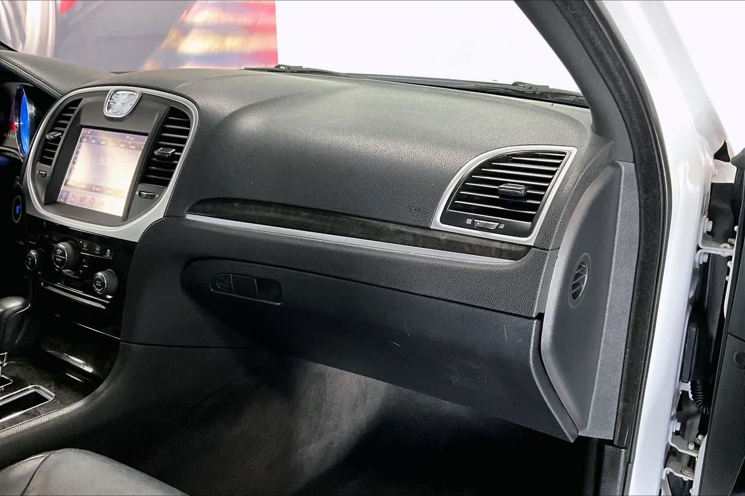 Thumbnail: 2011 Chrysler 300 - 21