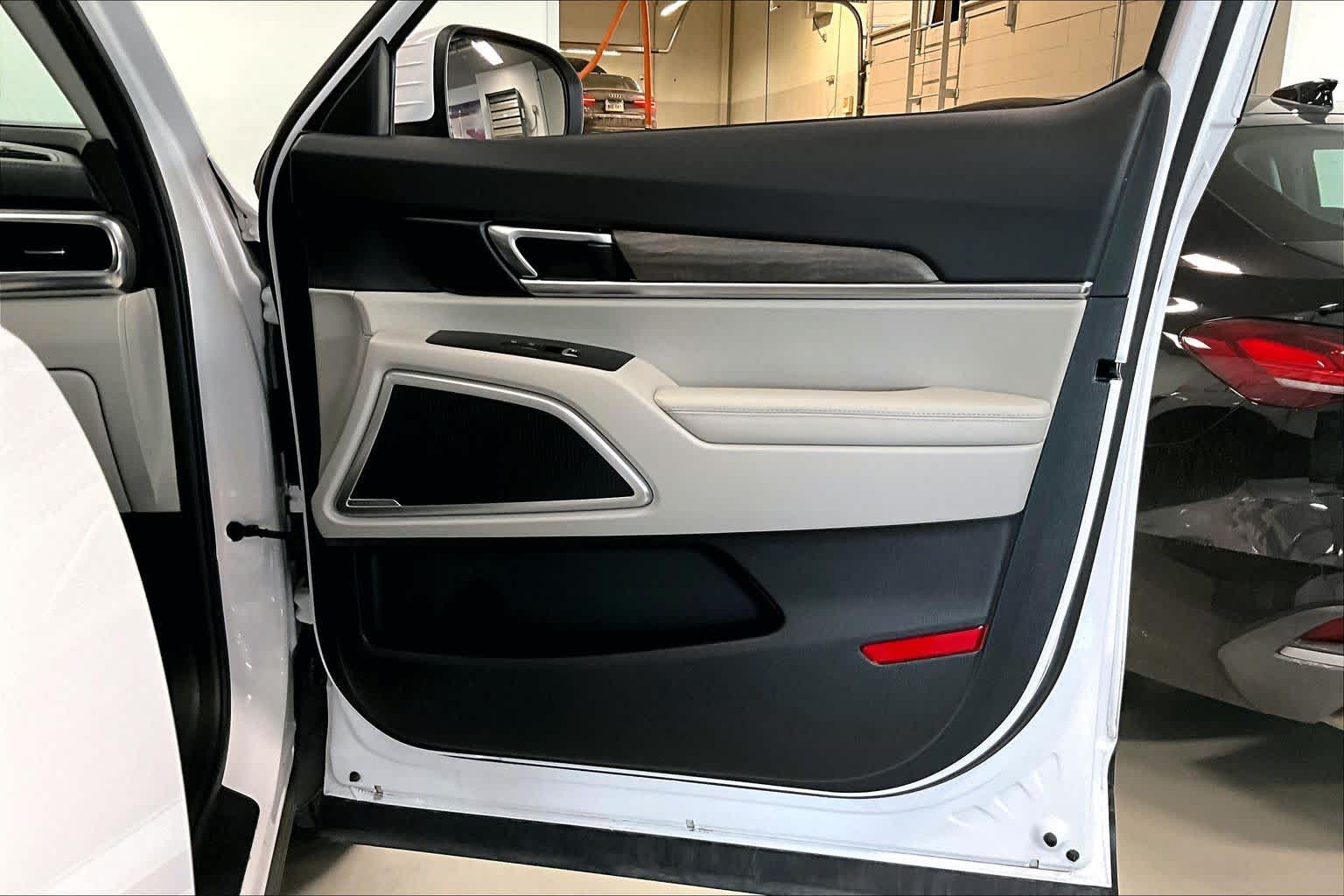 Thumbnail: 2022 Kia Telluride - 25