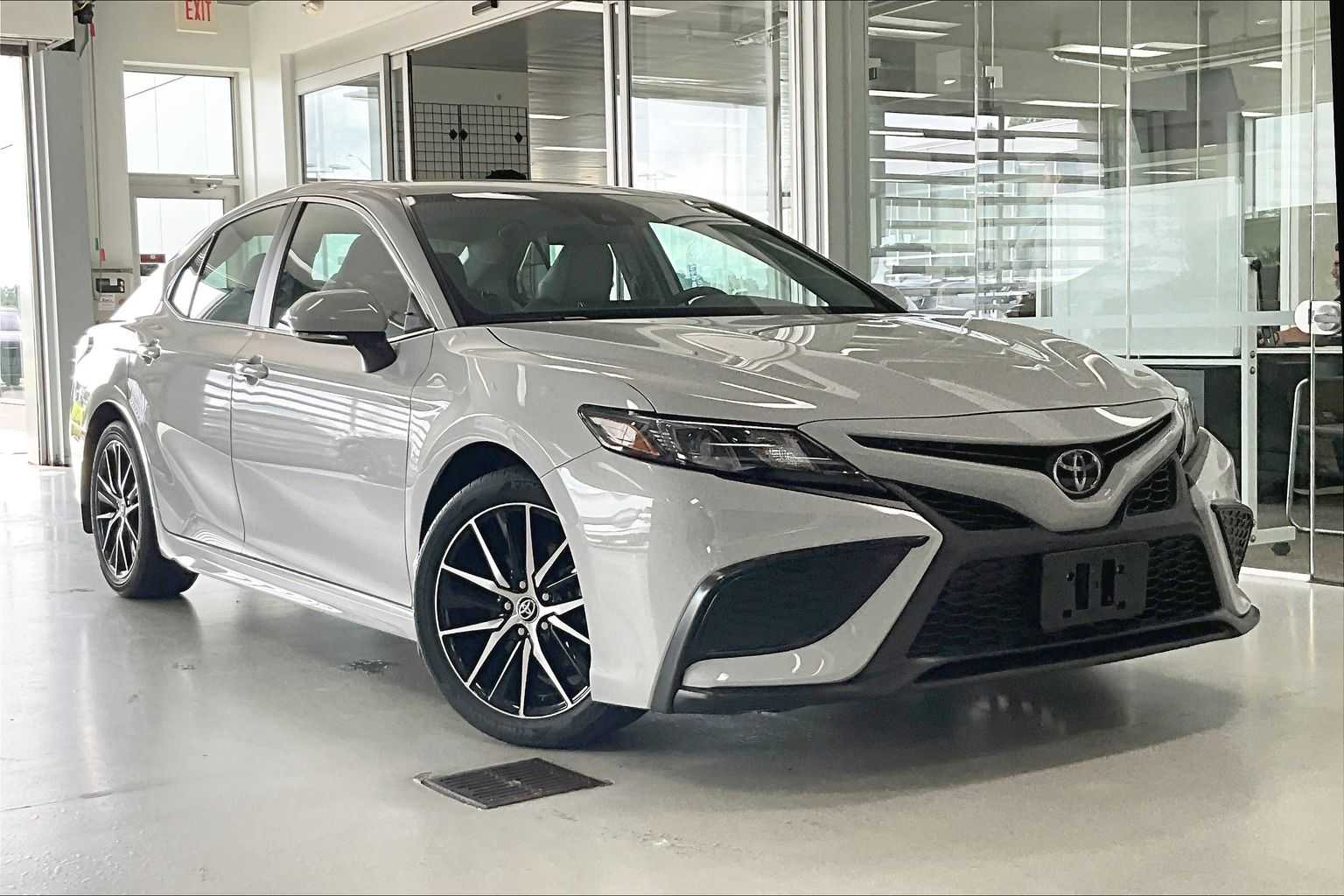 Thumbnail: 2023 Toyota Camry - 17