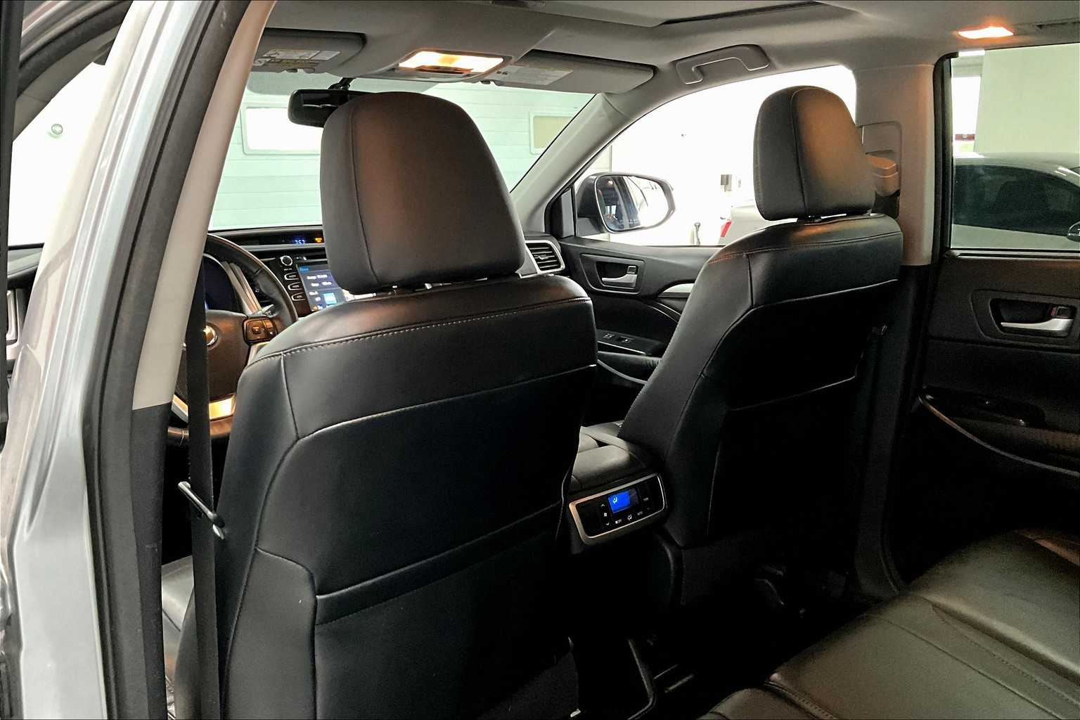 Thumbnail: 2015 Toyota Highlander - 11