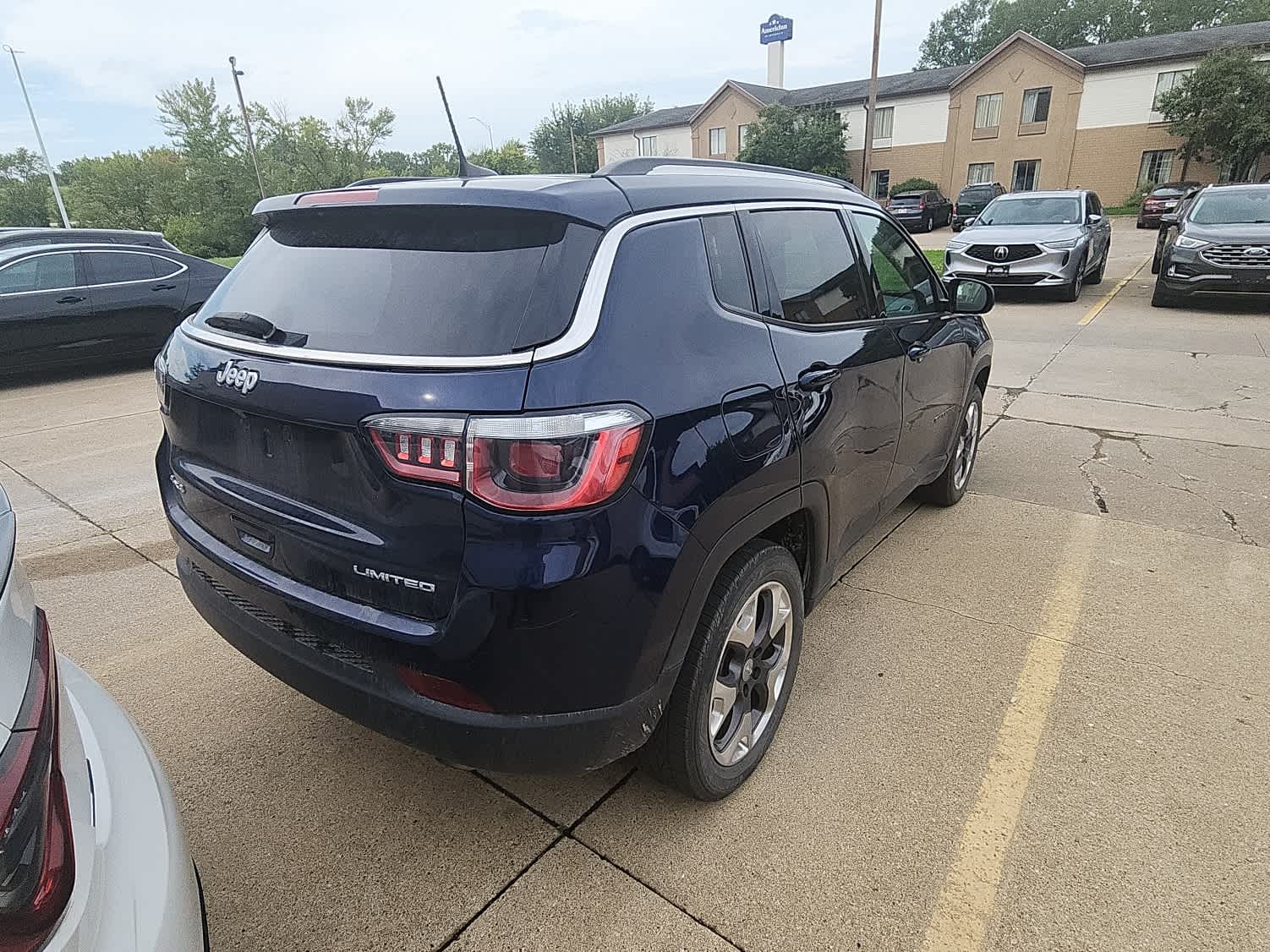 Thumbnail: 2019 Jeep Compass - 3