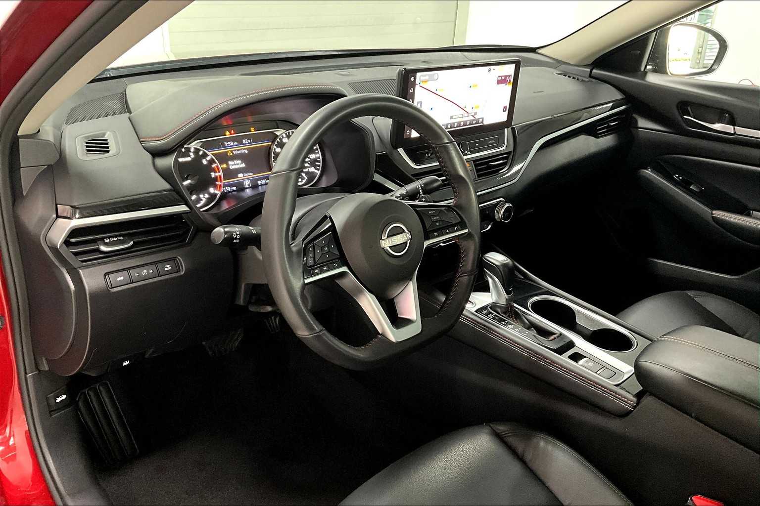 2024 Nissan Altima 2.5 SR photo 2