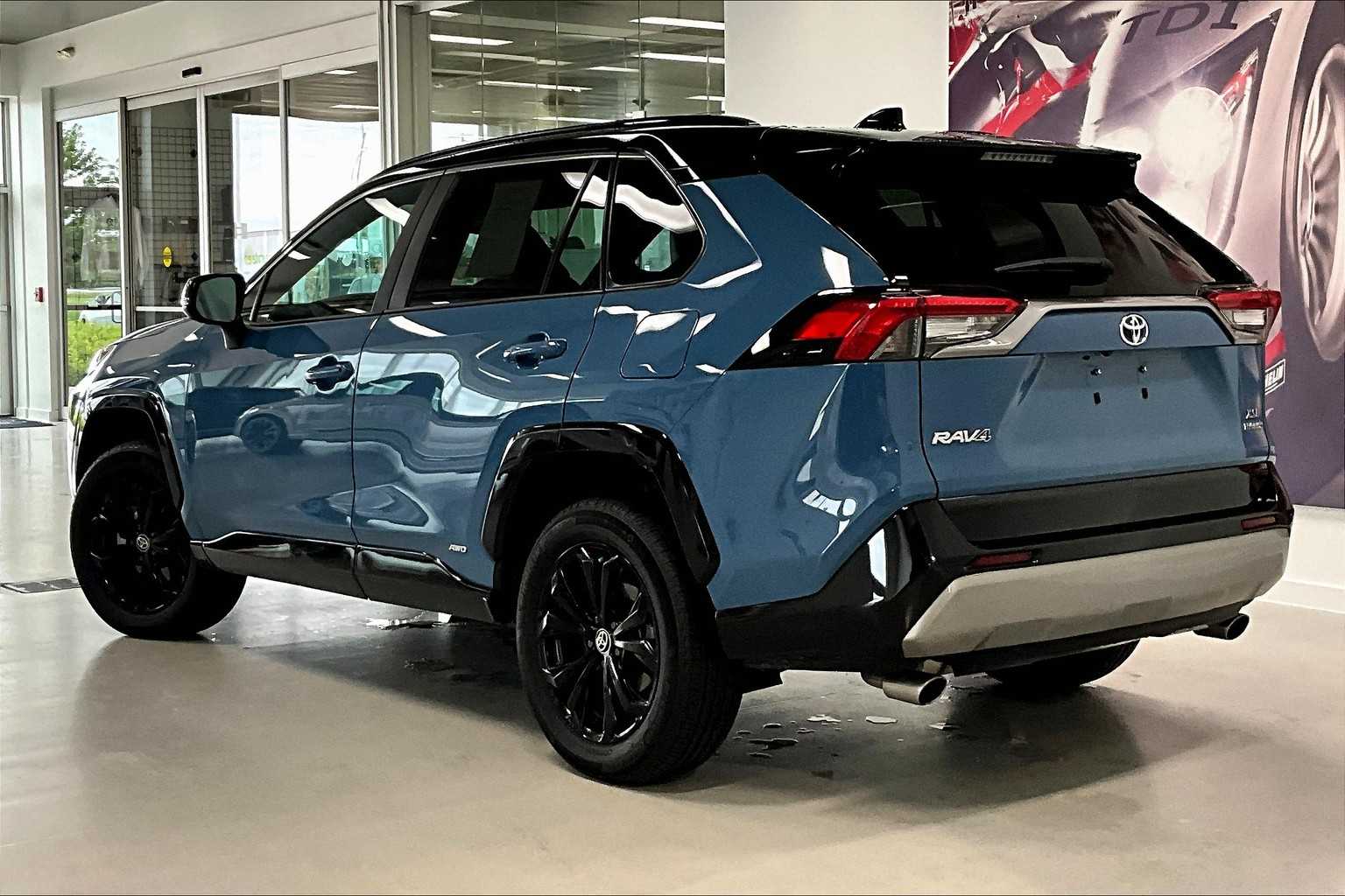 Thumbnail: 2022 Toyota RAV4 - 4