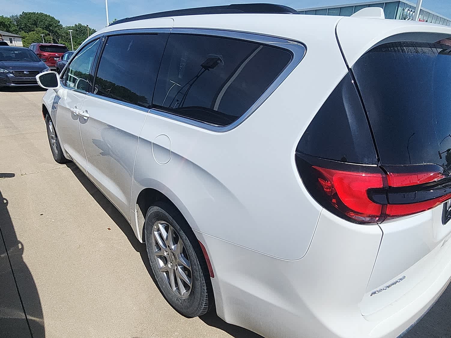 Thumbnail: 2022 Chrysler Pacifica - 8