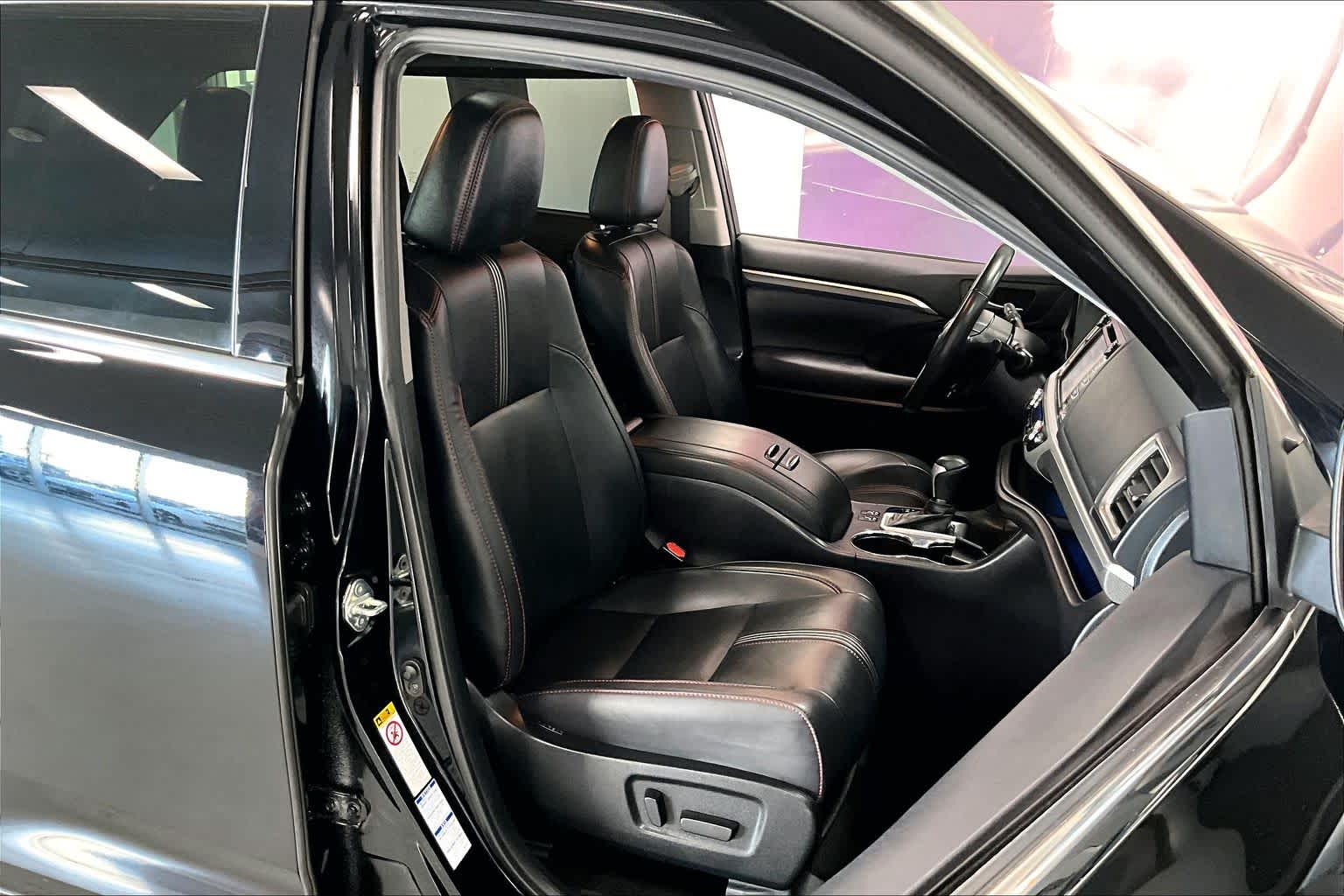 Thumbnail: 2019 Toyota Highlander - 12