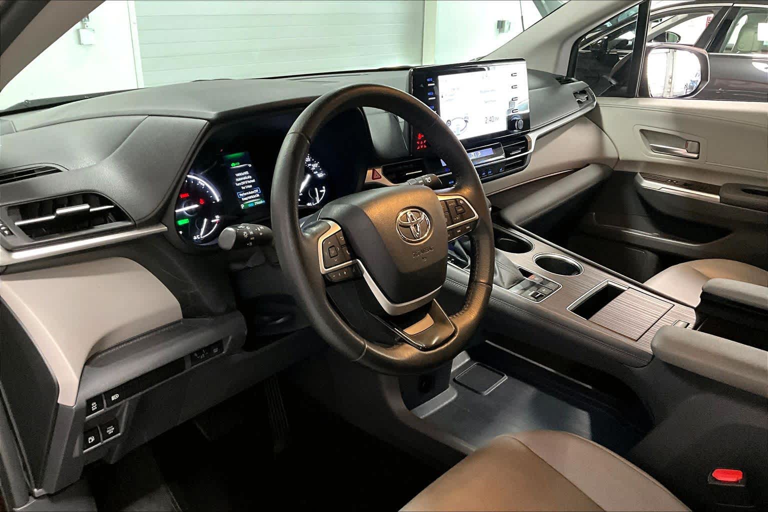 Thumbnail: 2022 Toyota Sienna - 2