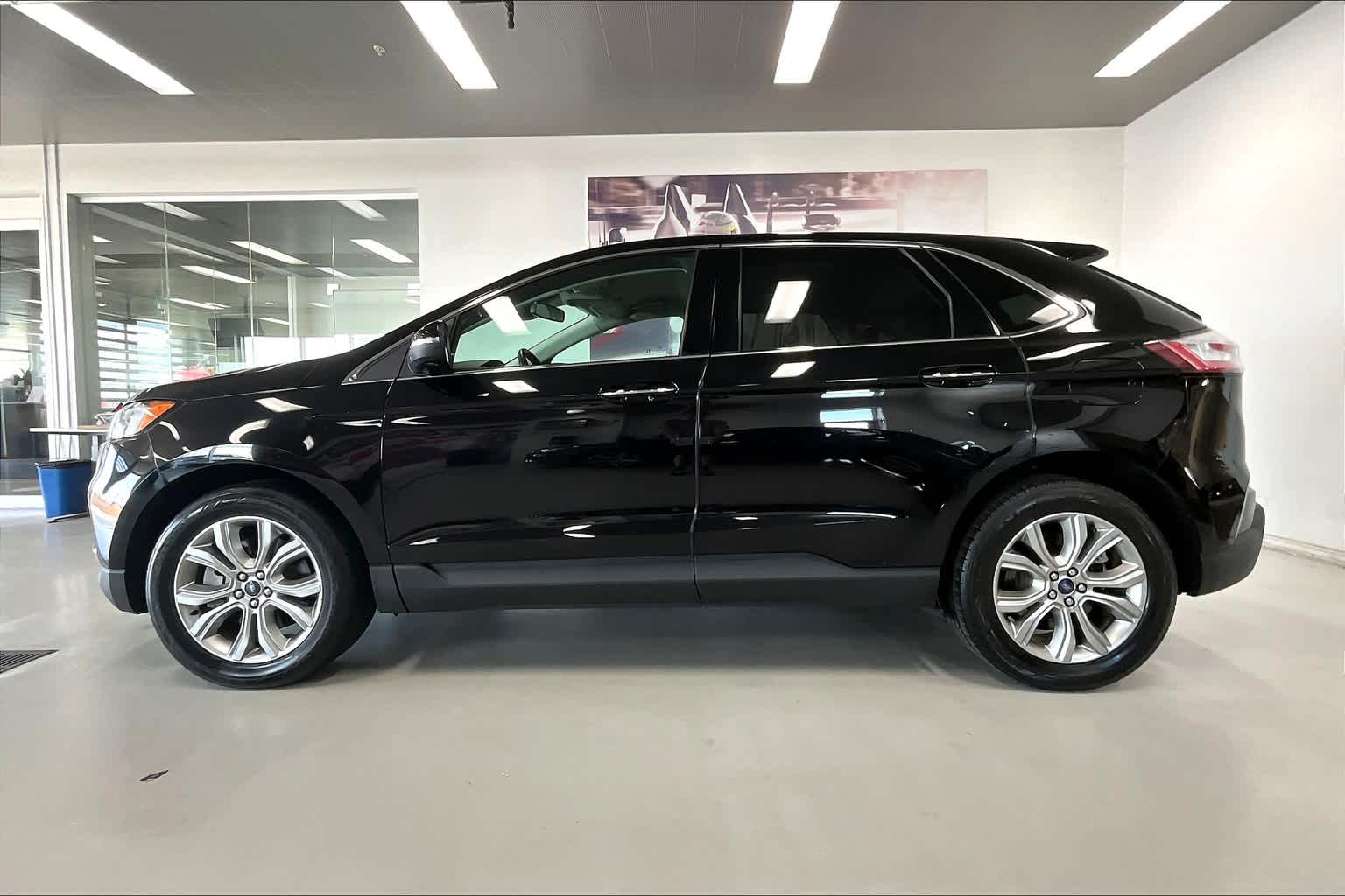 2022 Ford Edge Titanium 3
