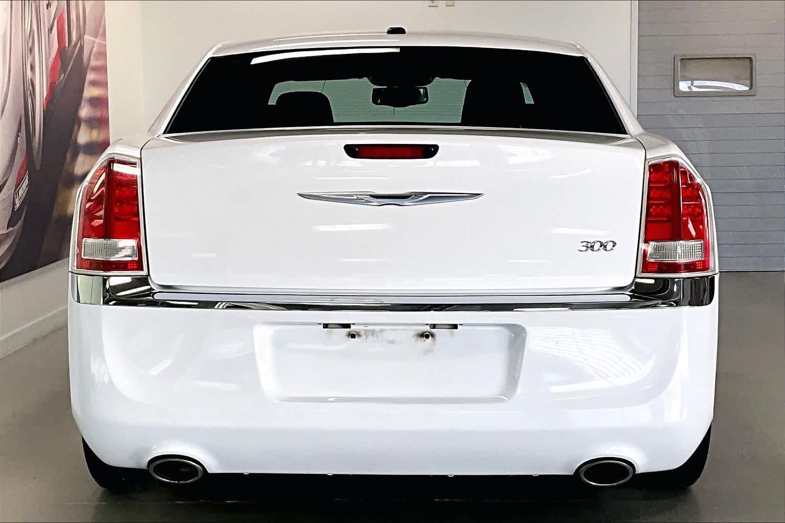 Thumbnail: 2011 Chrysler 300 - 5