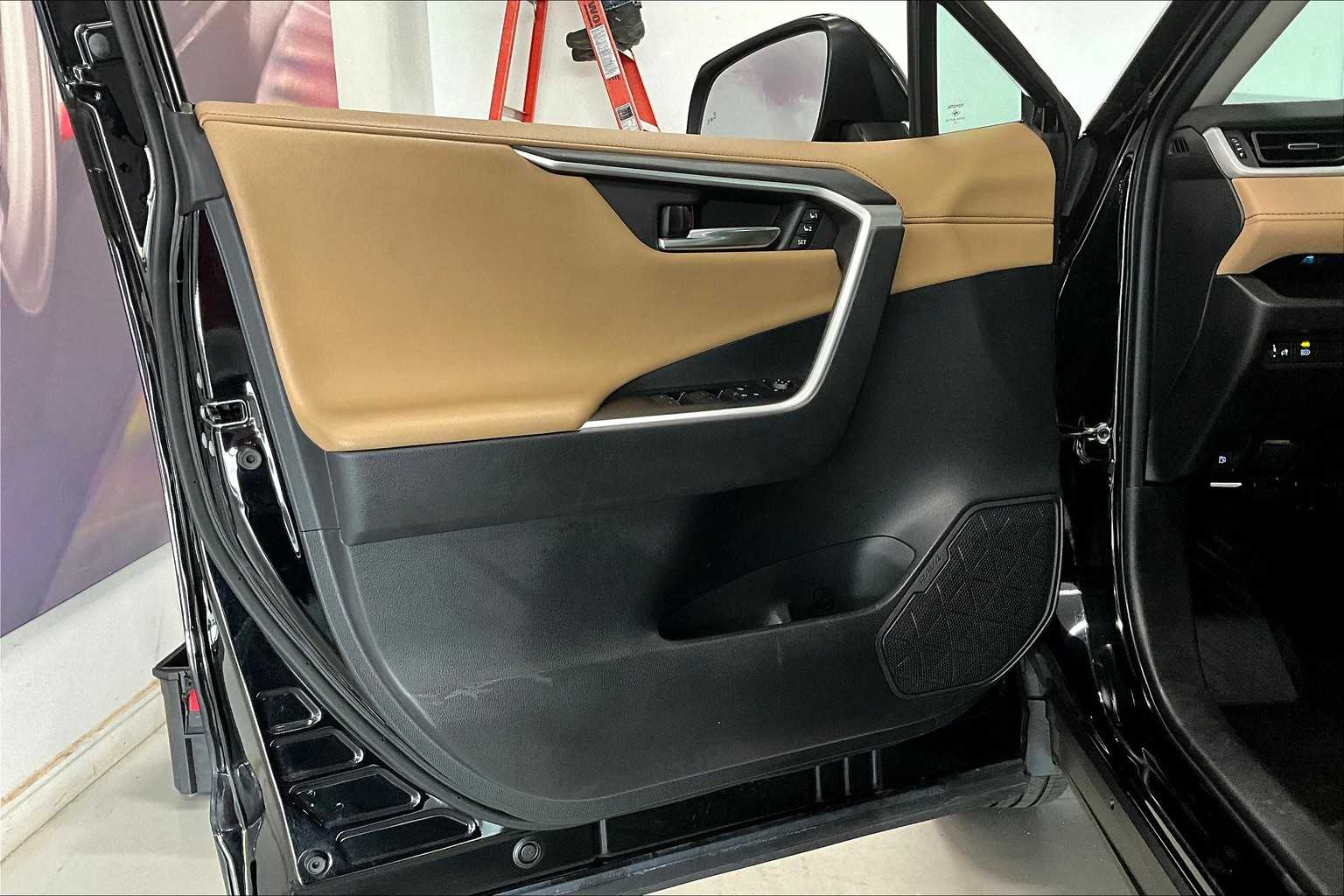 Thumbnail: 2022 Toyota RAV4 - 25