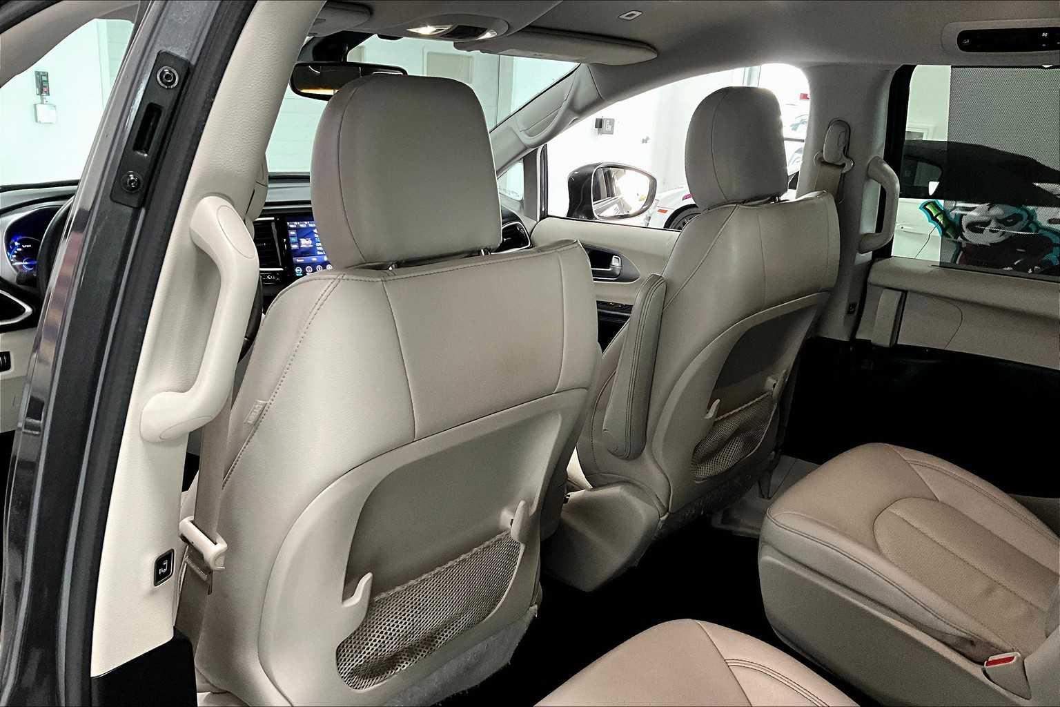 Thumbnail: 2018 Chrysler Pacifica - 11