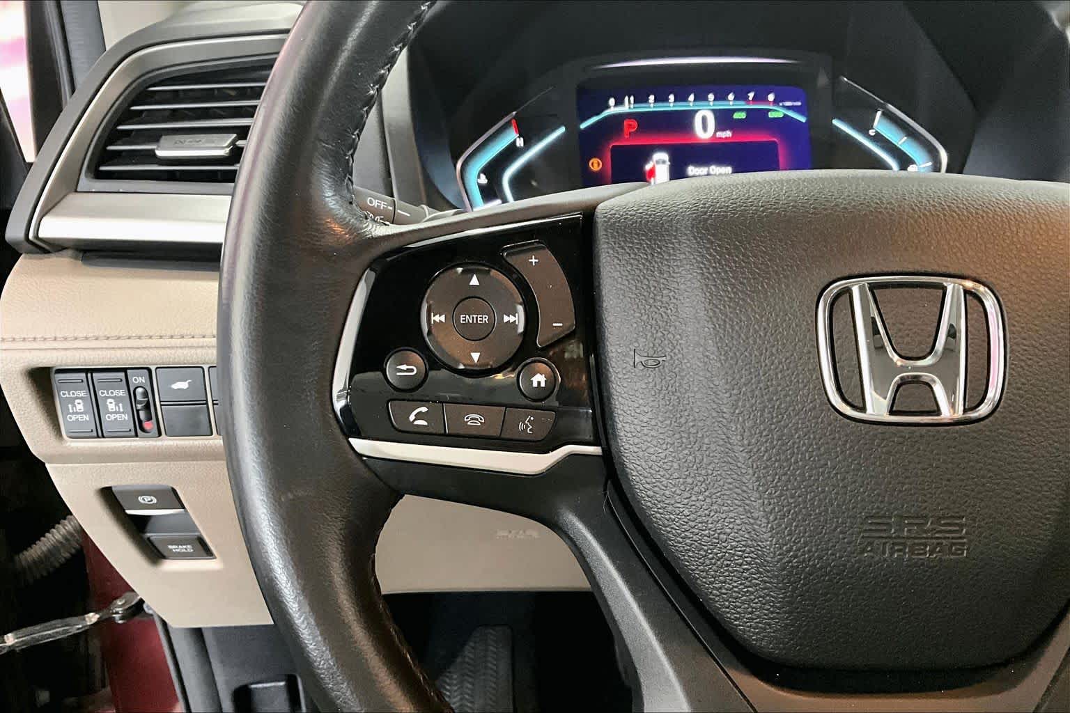 Thumbnail: 2018 Honda Odyssey - 21