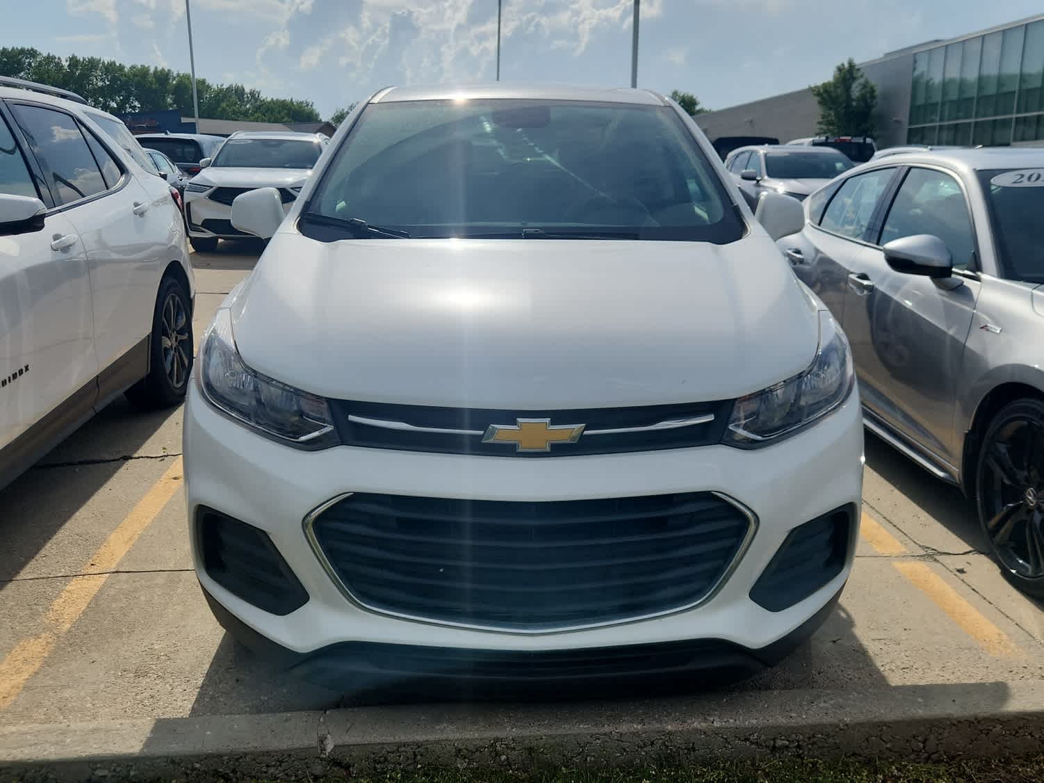 Thumbnail: 2022 Chevrolet Trax - 2