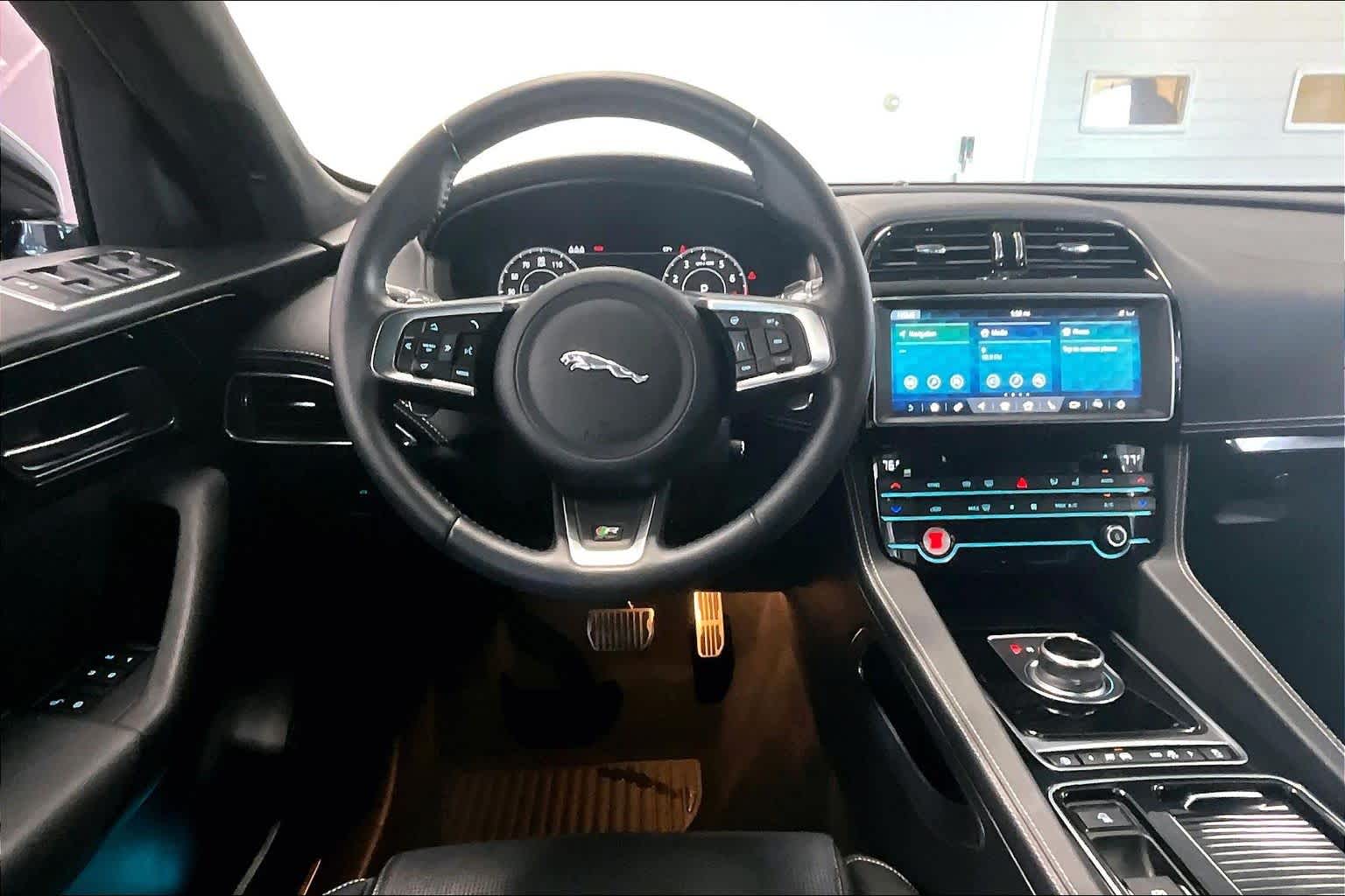 Thumbnail: 2020 Jaguar F-Pace - 12