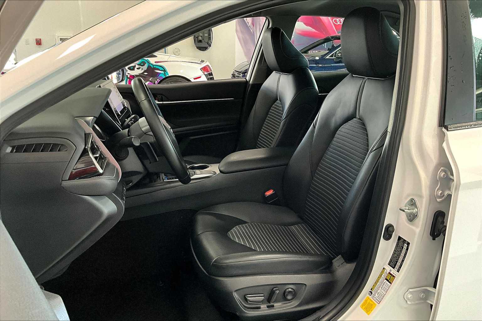 Thumbnail: 2023 Toyota Camry - 10