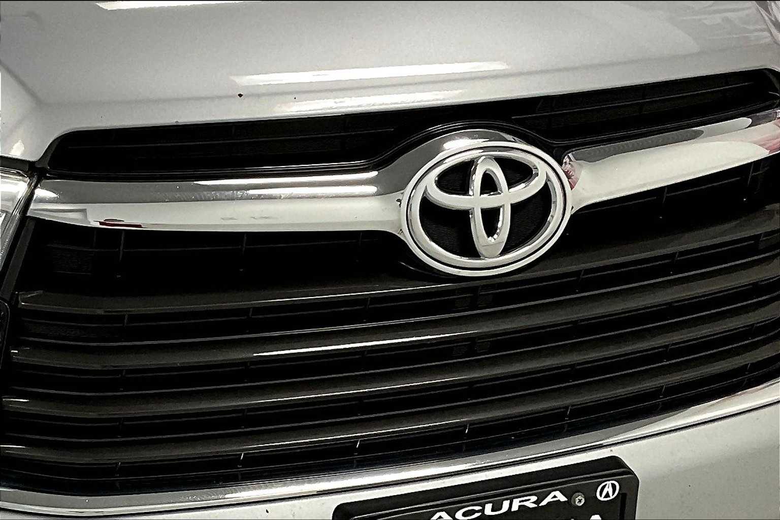 Thumbnail: 2015 Toyota Highlander - 31