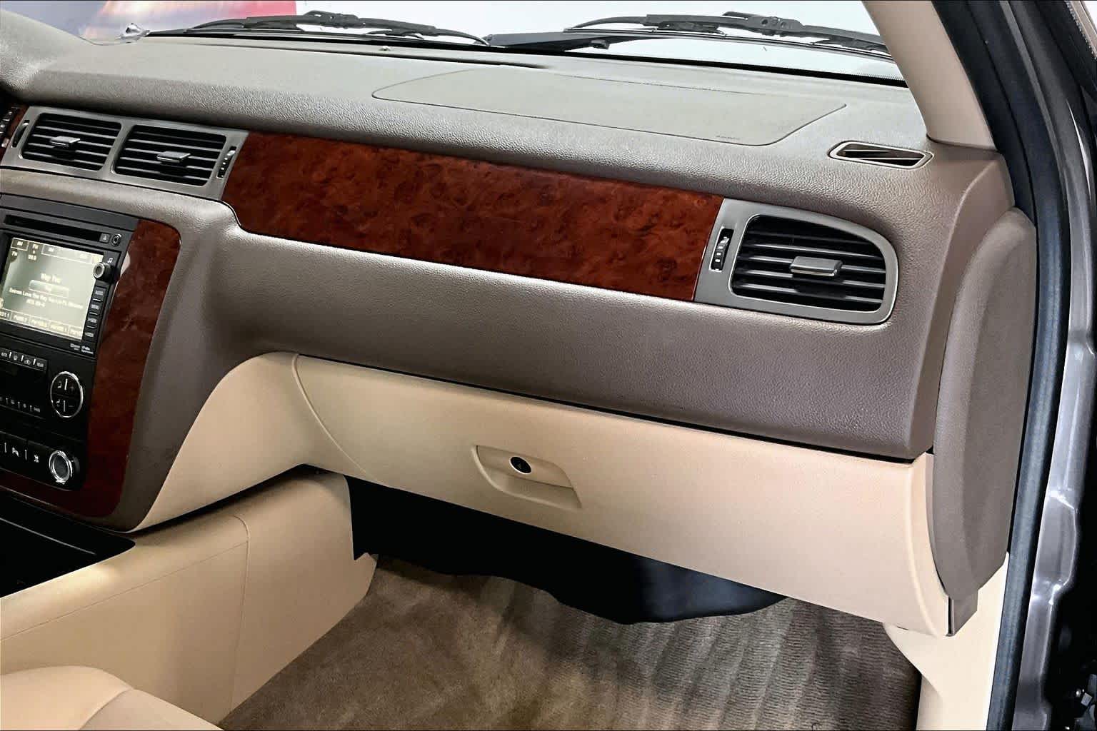 Thumbnail: 2011 Chevrolet Suburban - 21