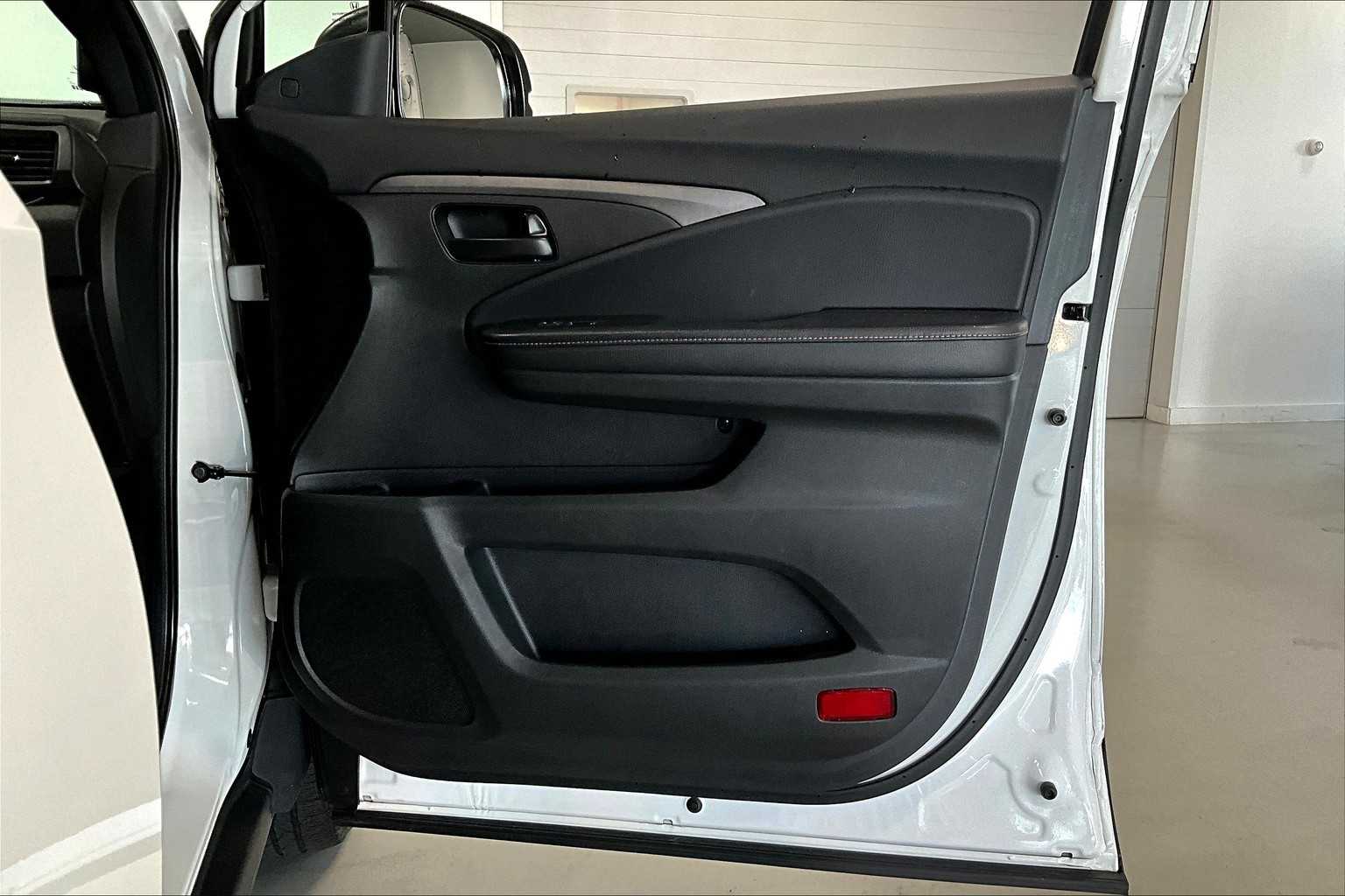 Thumbnail: 2022 Honda Pilot - 25