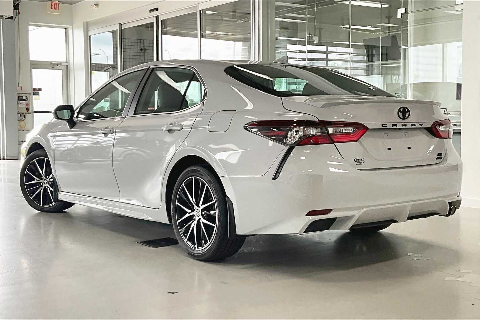 Thumbnail: 2023 Toyota Camry - 4